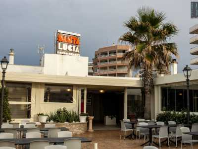 Nell�altro locale, che nel 2009 ha trasformato il suo nome in �Terrazze del Santa Lucia�...